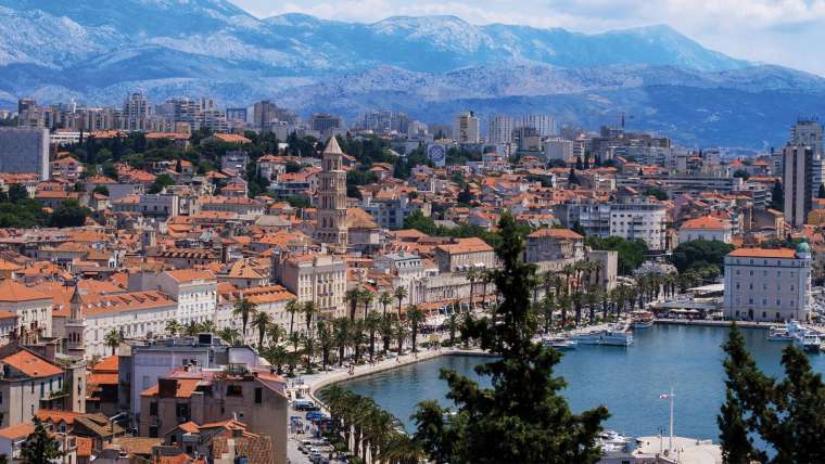 How to reach Split